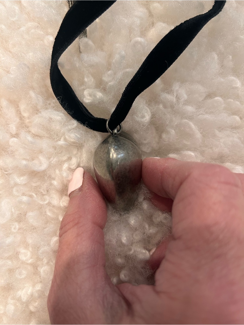 ⭐️Saint Laurent⭐️Silver oversized Heart Pendant Necklace/choker in Black - Picture 5 of 7